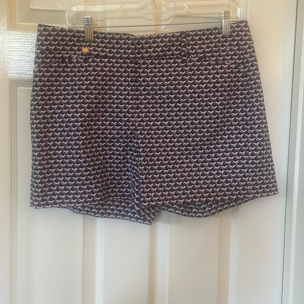 WHBM geometric print shorts size 8 black,hot pink and white. Worn once